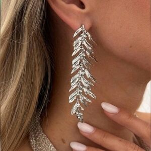 NEW! Elegant Silver Plated Stunning Design Leaf Drop Post Earrings